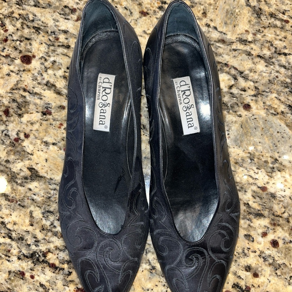 Black Heels with embroidery
